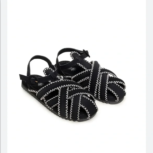 FARM Rio | Shoes | Farm Rio Black Zig Zag Stitch Sandal  display picture 1